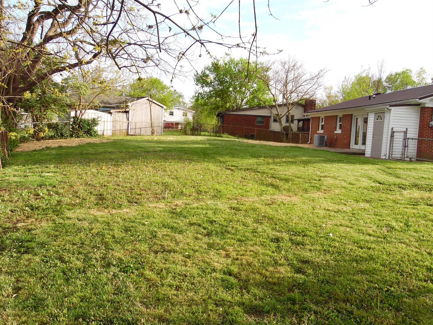 406 Springhill Dr, Paris, KY 40361 photo 5