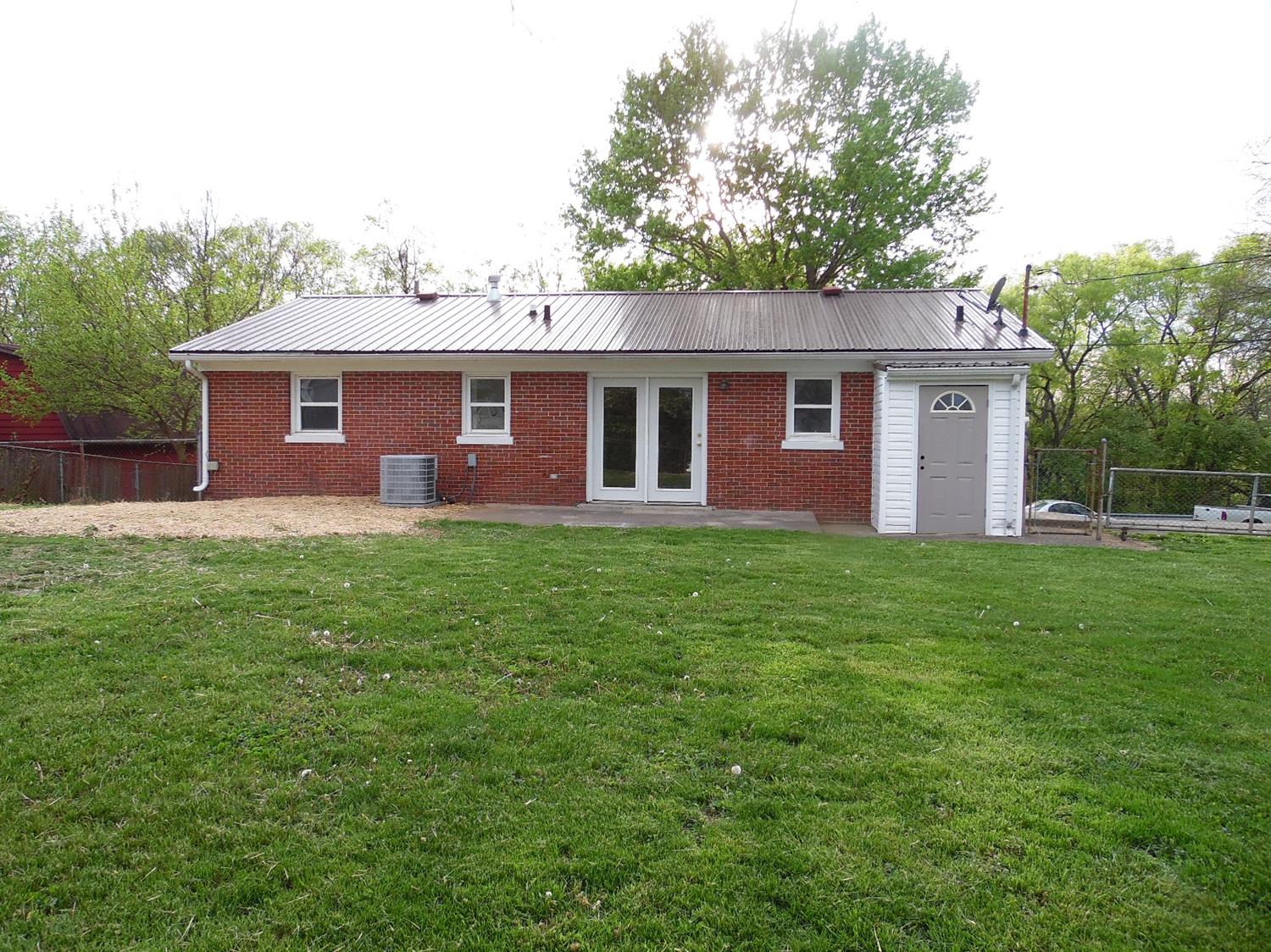 406 Springhill Dr, Paris, KY 40361 photo 4