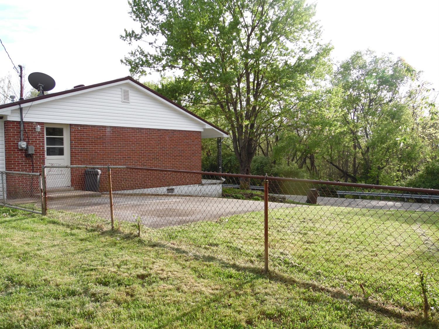 406 Springhill Dr, Paris, KY 40361 photo 6