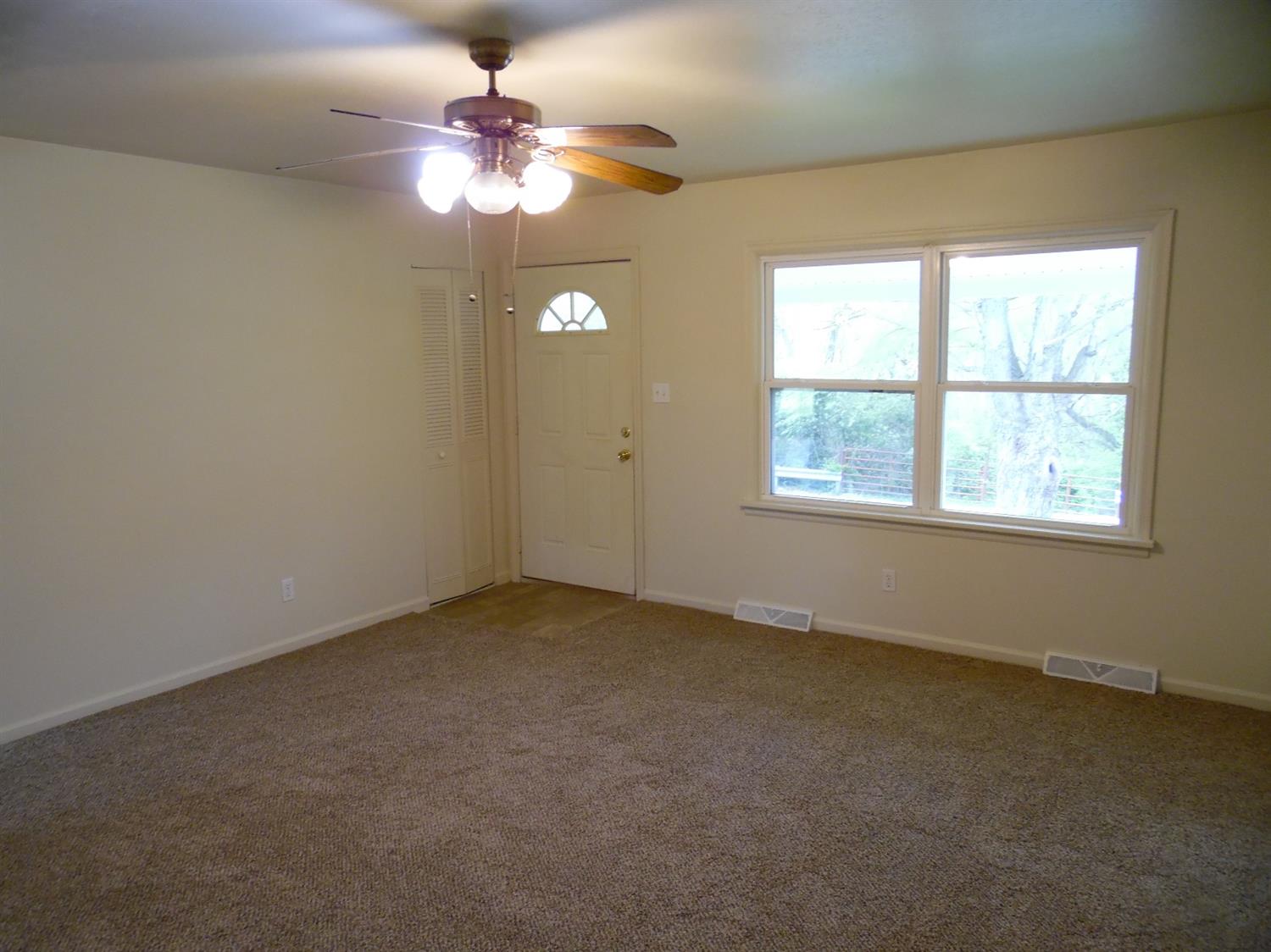 406 Springhill Dr, Paris, KY 40361 photo 8