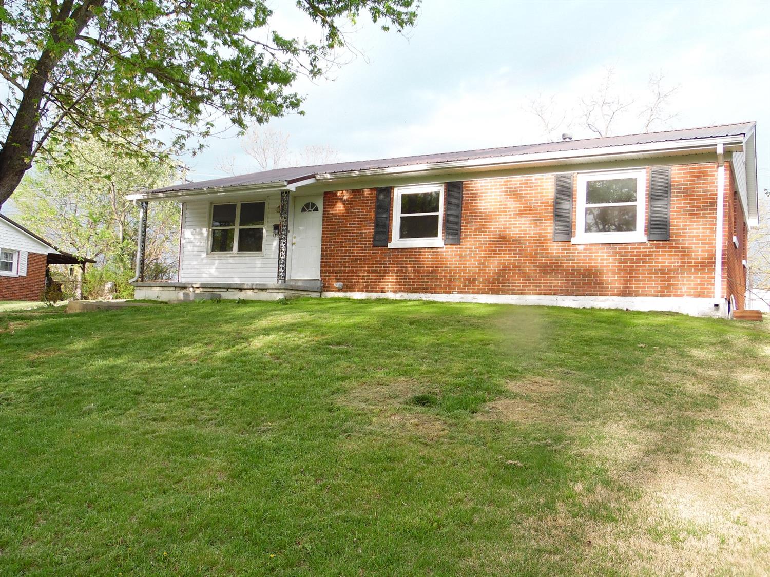 406 Springhill Dr, Paris, KY 40361 photo 2