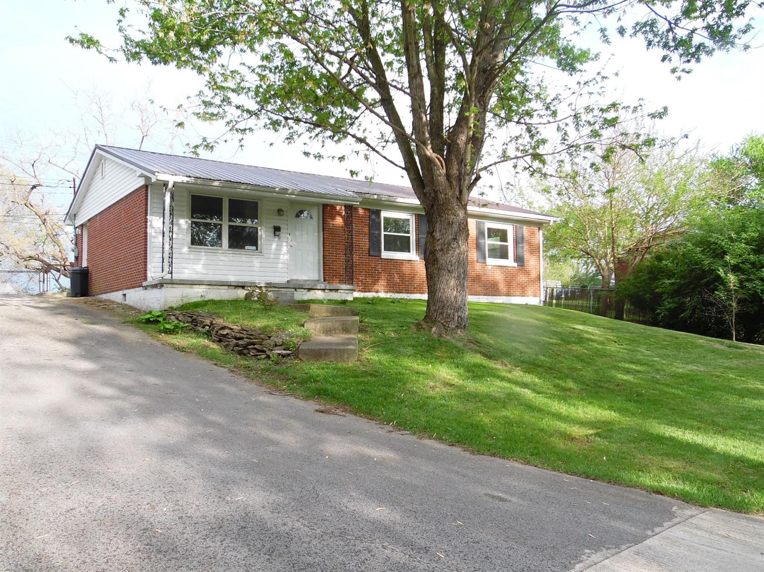 406 Springhill Dr, Paris, KY 40361 photo 1