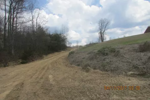 100 Old Stinking Creek Rd, Flat Lick, KY 40906 photo 3