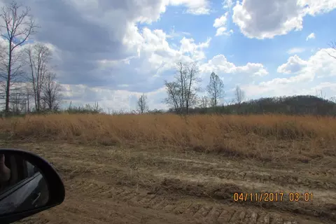 100 Old Stinking Creek Rd, Flat Lick, KY 40906