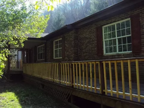 6321 E Highway 221, Bledsoe, KY 40810 photo 3