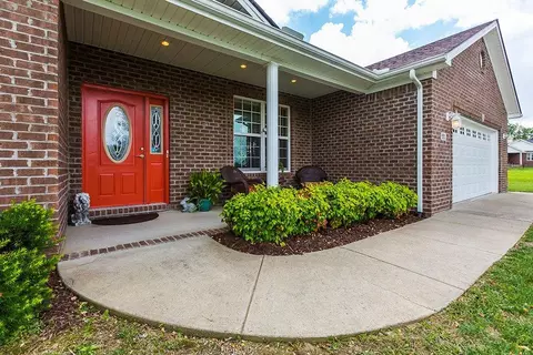 1513 Phyllis Dr, Berea, KY 40403 photo 3