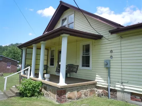 105 Hensley St, Pathfork, KY 40863 photo 1