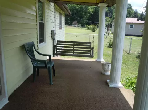 105 Hensley St, Pathfork, KY 40863 photo 3