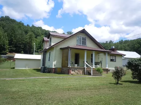 105 Hensley St, Pathfork, KY 40863 photo 2