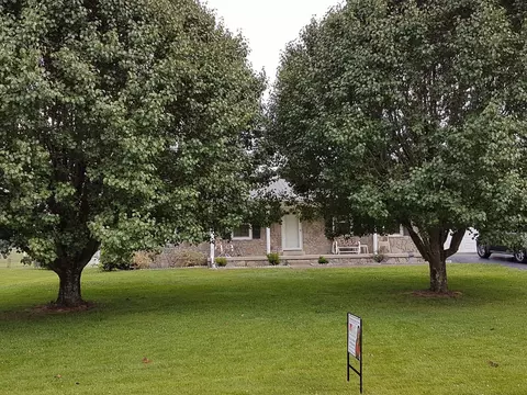 107 Rainbow Ct, Berea, KY 40403 photo 2