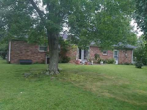 210 Brown St, Berea, KY 40403 photo 2
