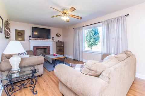 223 W Maple Ave, Lancaster, KY 40444 photo 5