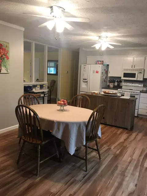 890 Lakeside Dr, Jackson, KY 41339 photo 1