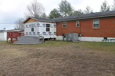 71 Charles Ave, Stanton, KY 40380 photo 4