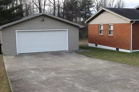 71 Charles Ave, Stanton, KY 40380 photo 3