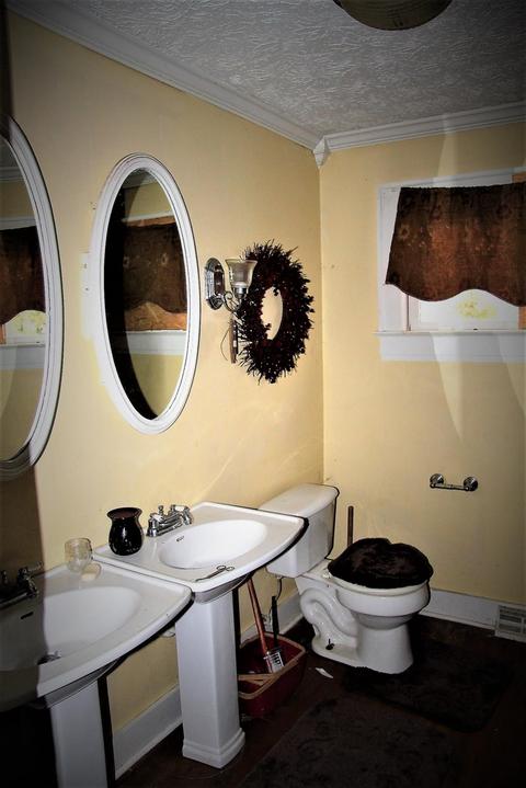 253 E Main St, Paris, KY 40361 photo 5