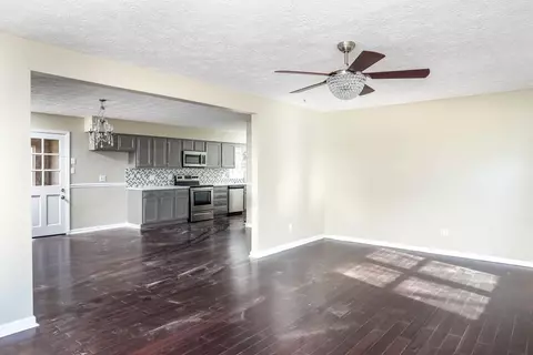 421 Oak Dr, Lancaster, KY 40444 photo 3