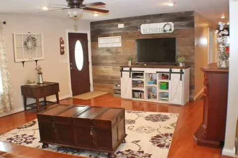 625 Alexander Rd, Berea, KY 40403 photo 2