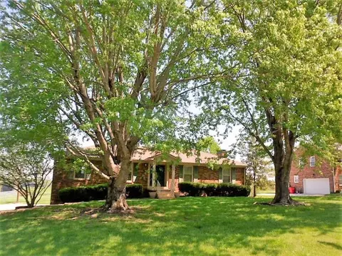 308 Farmbrook Cir, Frankfort, KY 40601 photo 1