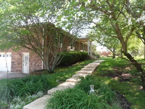 308 Farmbrook Cir, Frankfort, KY 40601 photo 3