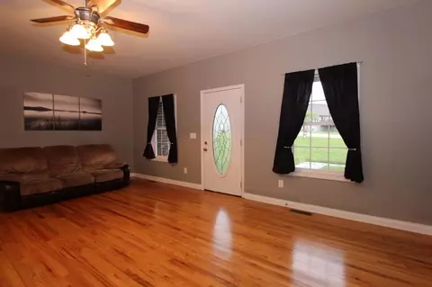 205 Lakeside Dr, Georgetown, KY 40324 photo 3