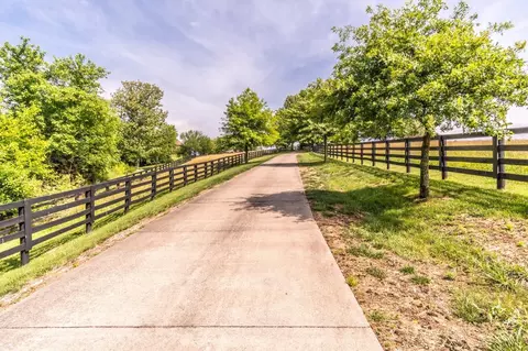 2146 Lancaster Rd, Richmond, KY 40475 photo 9