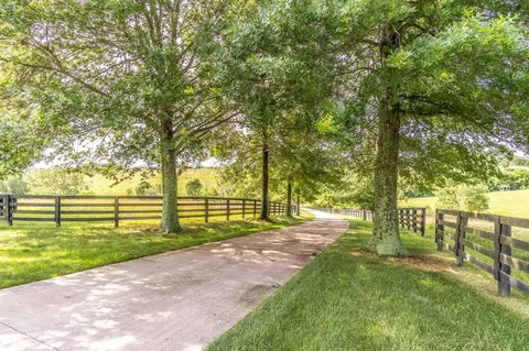 2146 Lancaster Rd, Richmond, KY 40475 photo 2