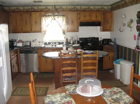 108 Phillips St, Berea, KY 40403 photo 2