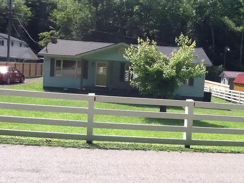 1028 Highway 2005, Pathfork, KY 40863 photo 2