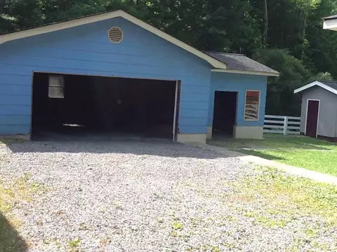 1028 Highway 2005, Pathfork, KY 40863 photo 4