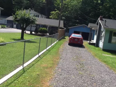 1028 Highway 2005, Pathfork, KY 40863 photo 3