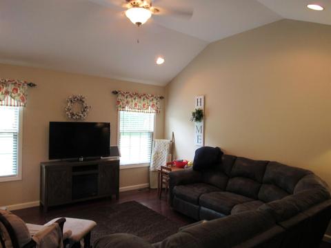 1036 Eagle Point Dr, Berea, KY 40403 photo 3