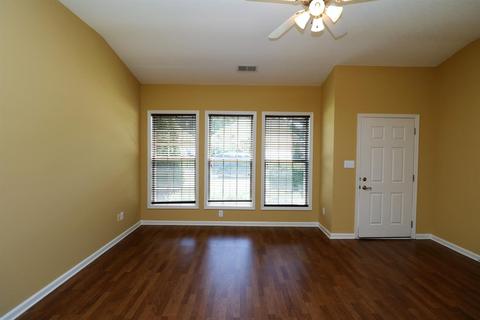 135 Chamberlain Dr, Georgetown, KY 40324 photo 3