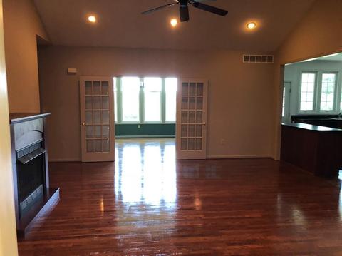 210 W Maple Ave, Lancaster, KY 40444 photo 5