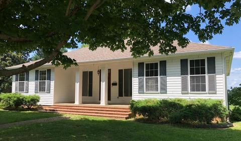 210 W Maple Ave, Lancaster, KY 40444 photo 1