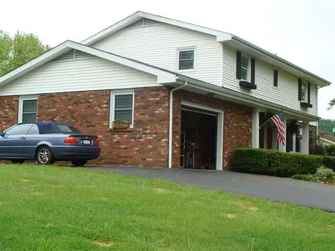 212 Circle Dr, Morehead, KY 40351 photo 2