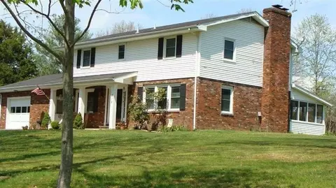212 Circle Dr, Morehead, KY 40351 photo 1