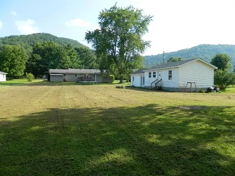 1196 E College Ave, Stanton, KY 40380 photo 2