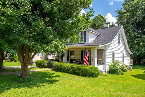 604 E Main St, Danville, KY 40422 photo 2
