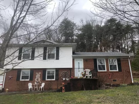620 E Barker Ln, Berea, KY 40403 photo 1
