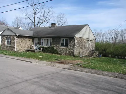 820 E 8th St, Paris, KY 40361 photo 3