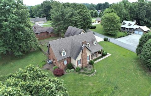 145 Stonegate Dr, Corbin, KY 40701 photo 1