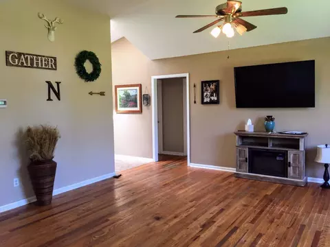 400 Meadow Dr, Berea, KY 40403 photo 5