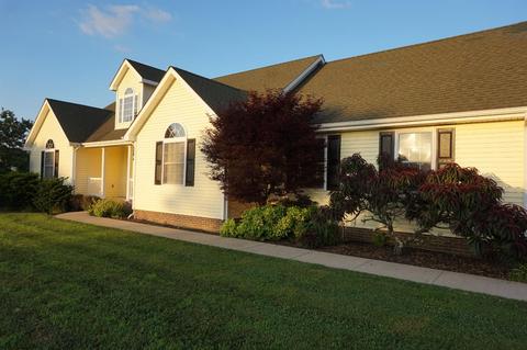 208 Clay Ave, Lancaster, KY 40444 photo 2