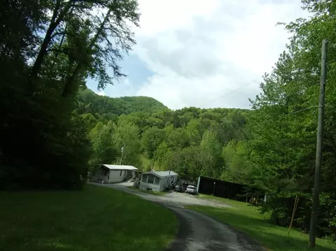 225 Valley View Dr, Coldiron, KY 40819 photo 4