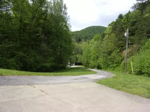 225 Valley View Dr, Coldiron, KY 40819 photo 2