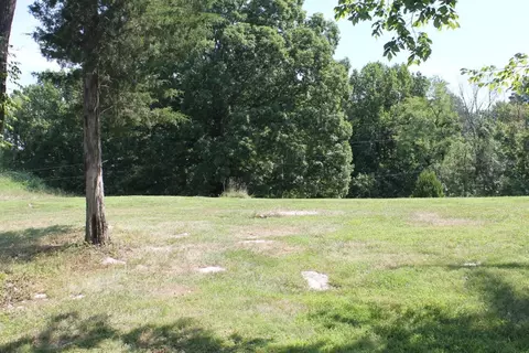504 Hunter, Lancaster, KY 40444 photo 2