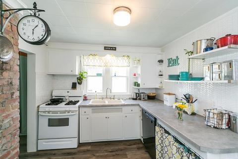 111 Walnut St, Berea, KY 40403 photo 6