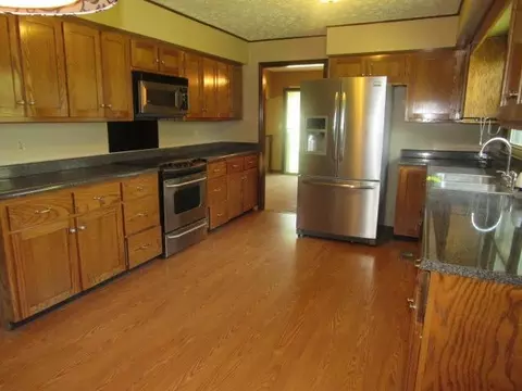 1161 W Barker Ln, Berea, KY 40403 photo 12