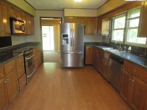 1161 W Barker Ln, Berea, KY 40403 photo 11